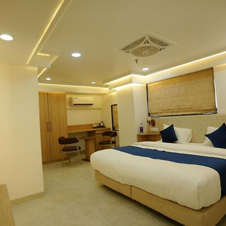 Hotel 6 Seasons, Koregoan Park, Pune Bagian luar foto
