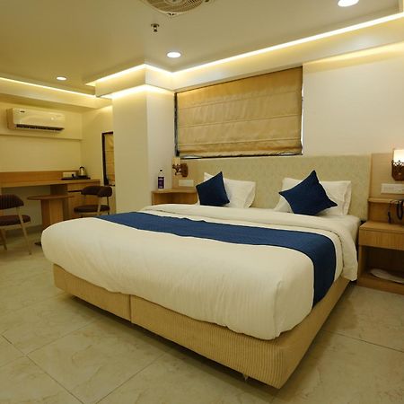 Hotel 6 Seasons, Koregoan Park, Pune Bagian luar foto