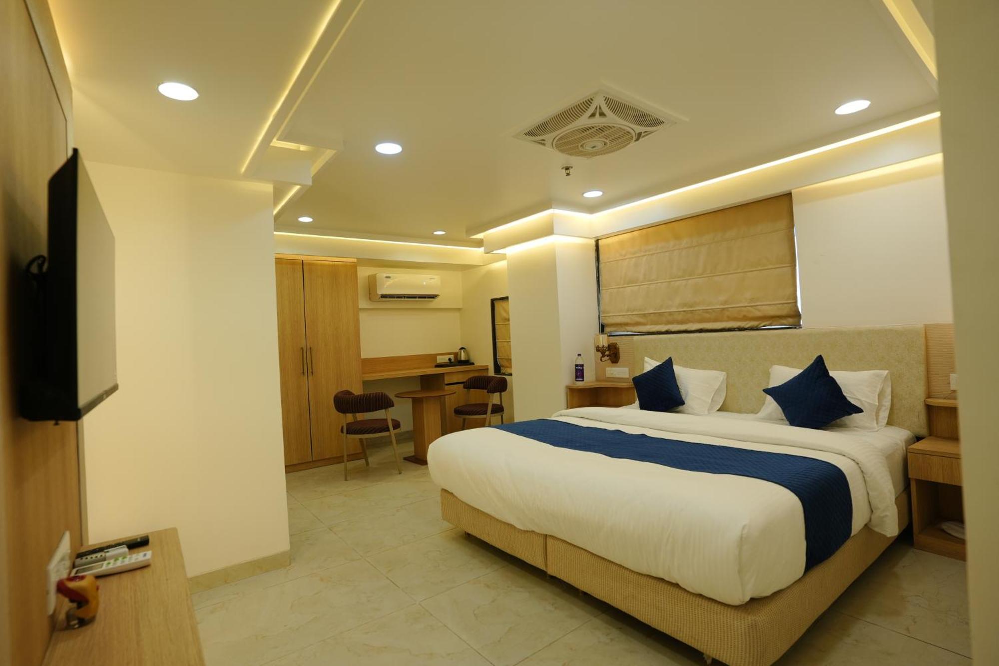 Hotel 6 Seasons, Koregoan Park, Pune Bagian luar foto