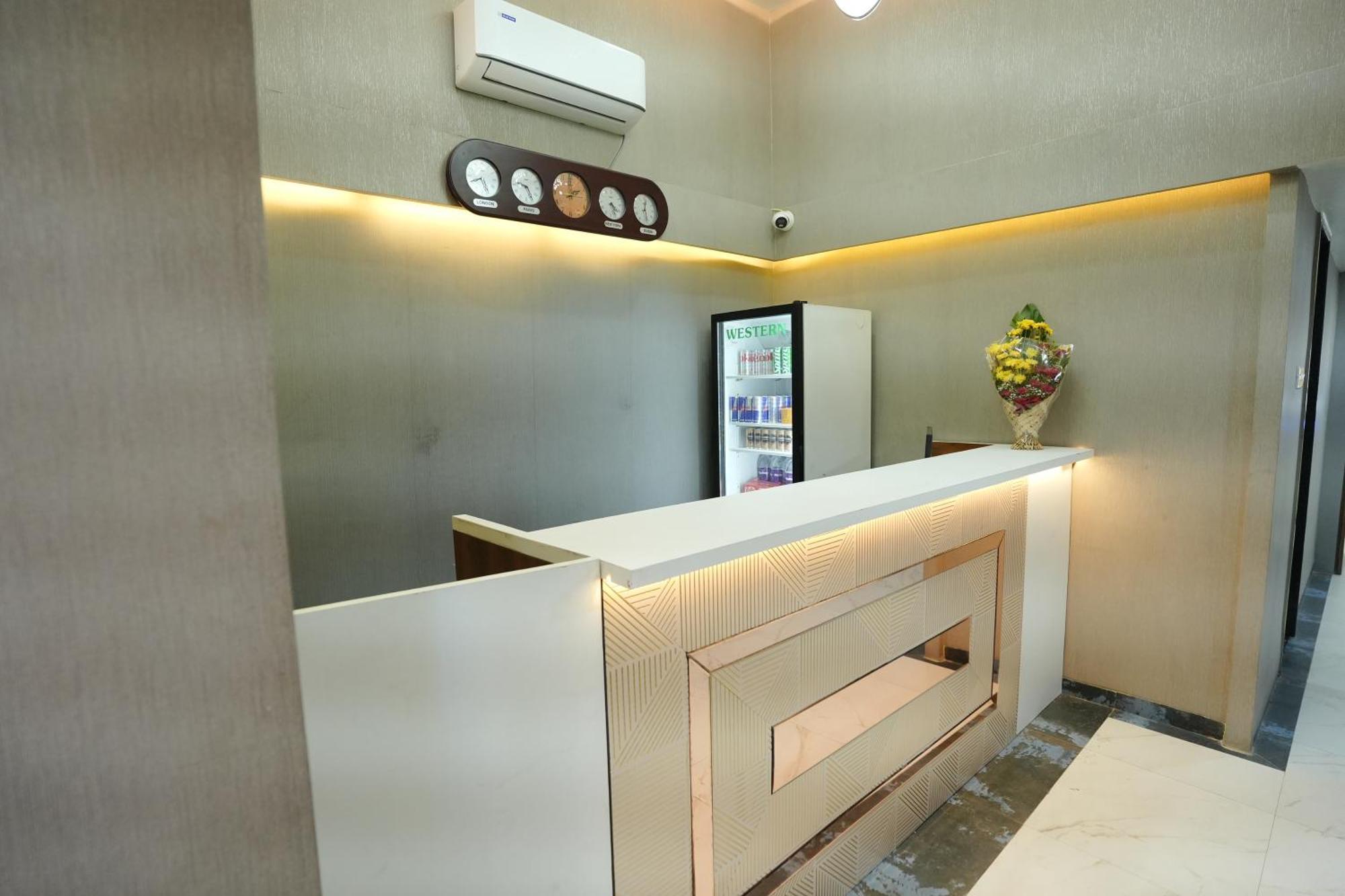 Hotel 6 Seasons, Koregoan Park, Pune Bagian luar foto