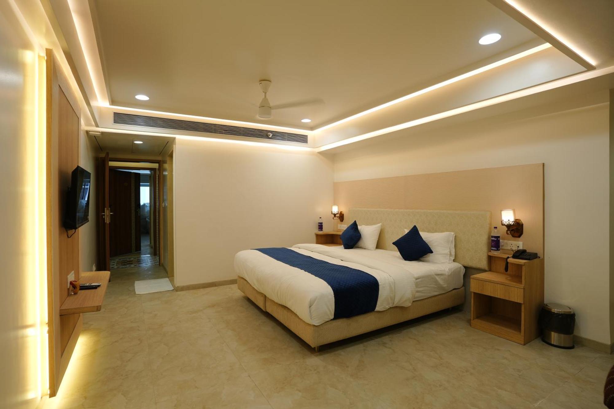 Hotel 6 Seasons, Koregoan Park, Pune Bagian luar foto