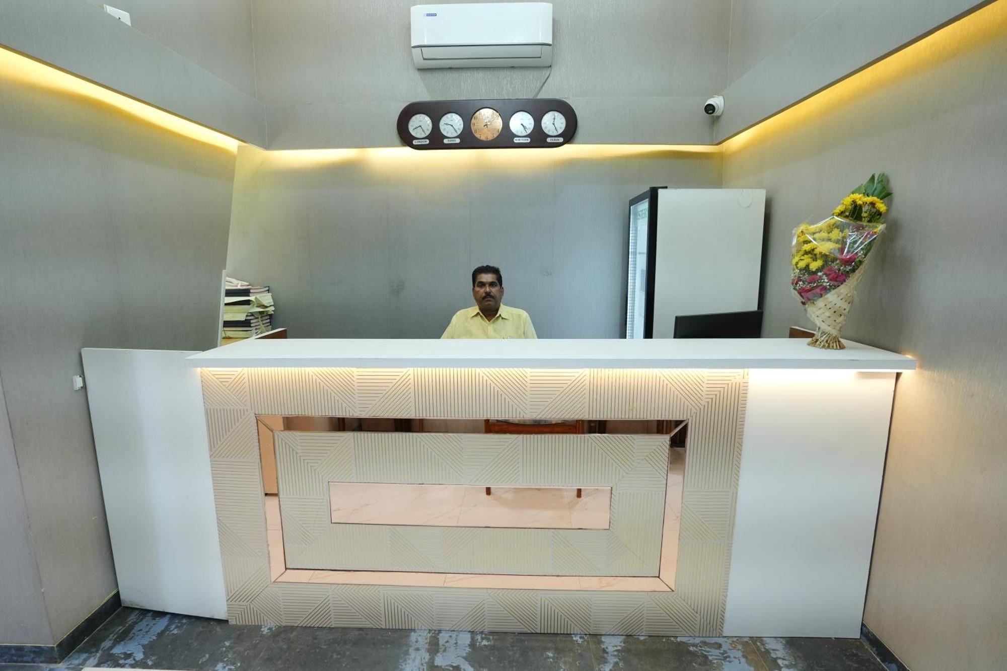 Hotel 6 Seasons, Koregoan Park, Pune Bagian luar foto