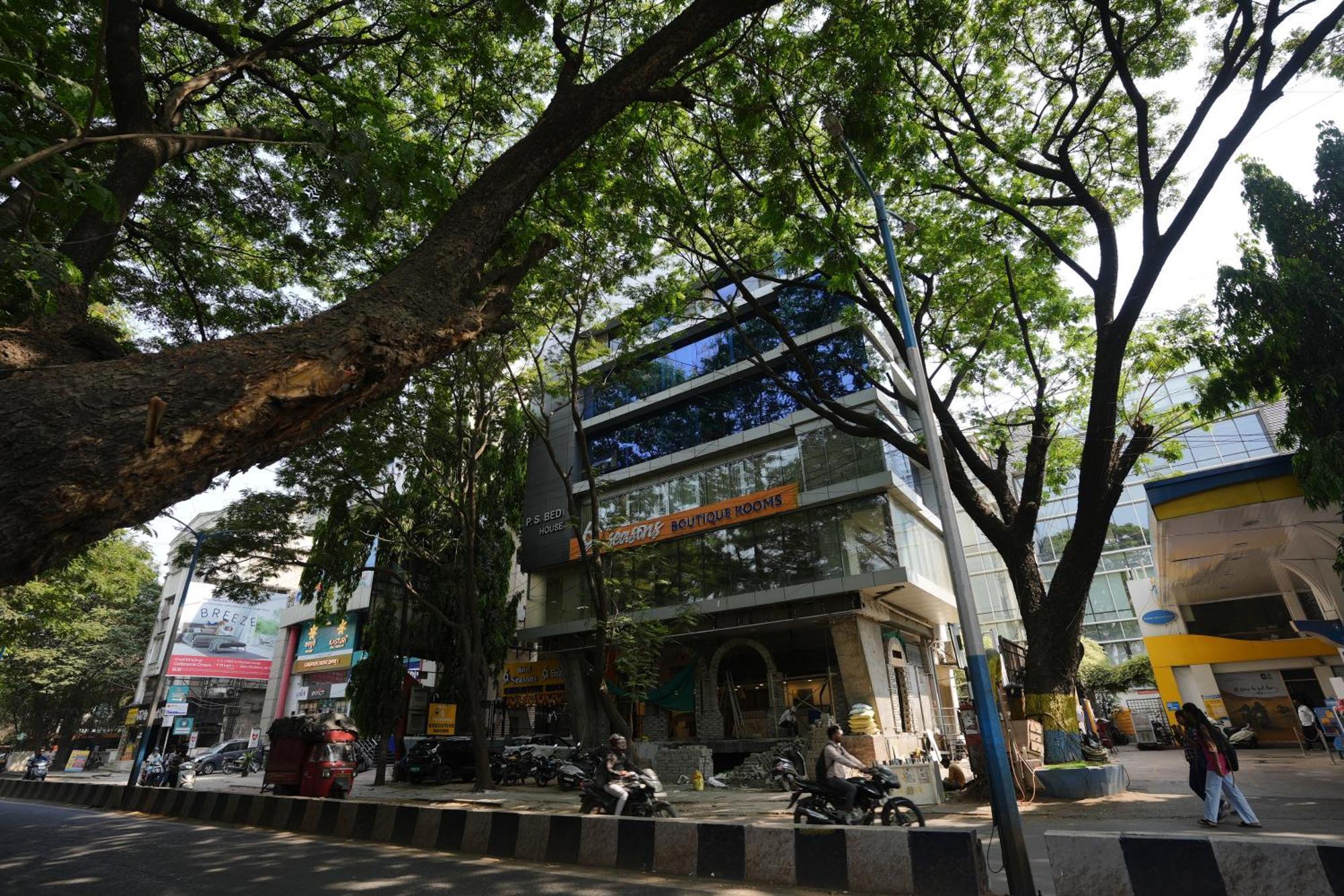 Hotel 6 Seasons, Koregoan Park, Pune Bagian luar foto