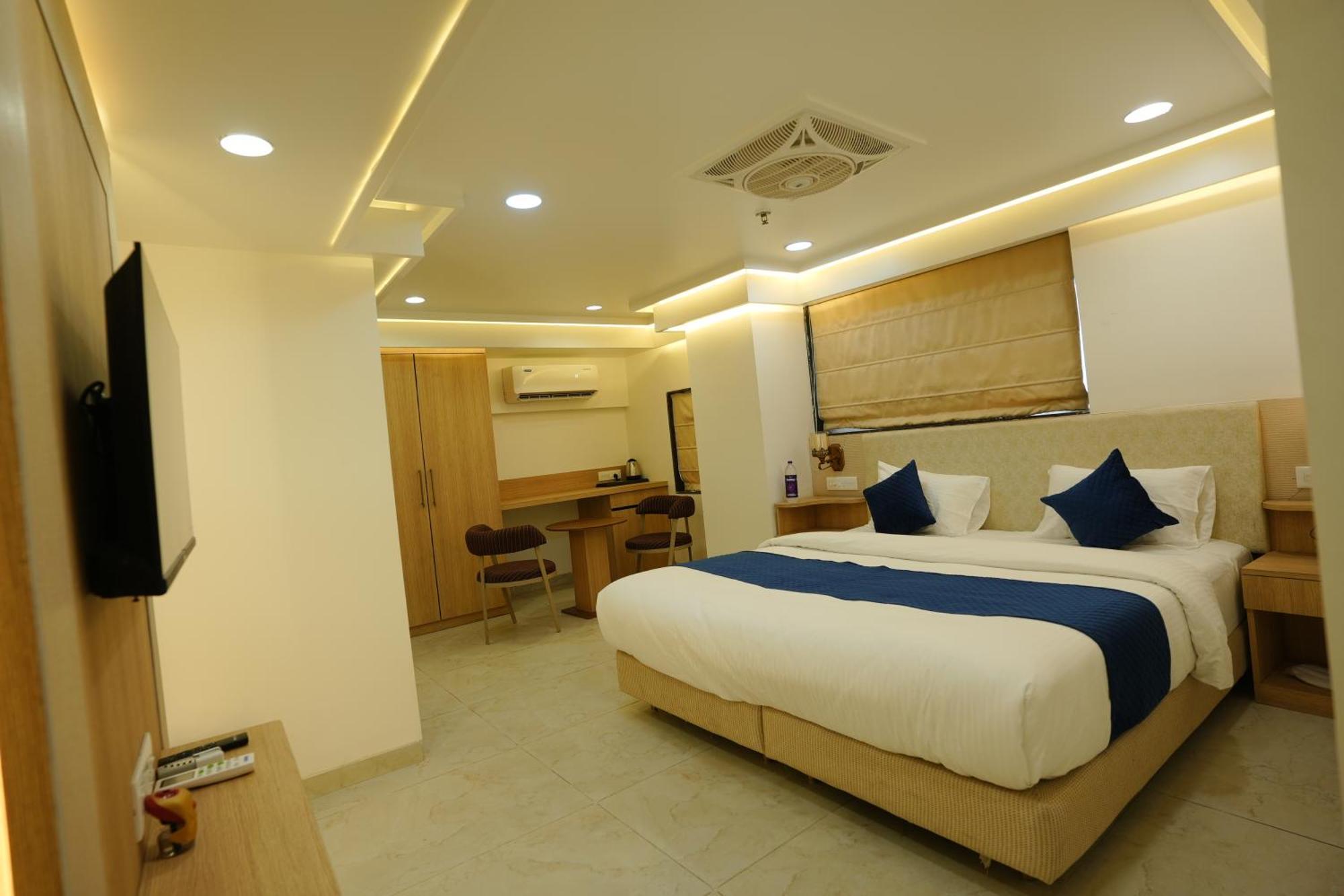 Hotel 6 Seasons, Koregoan Park, Pune Bagian luar foto