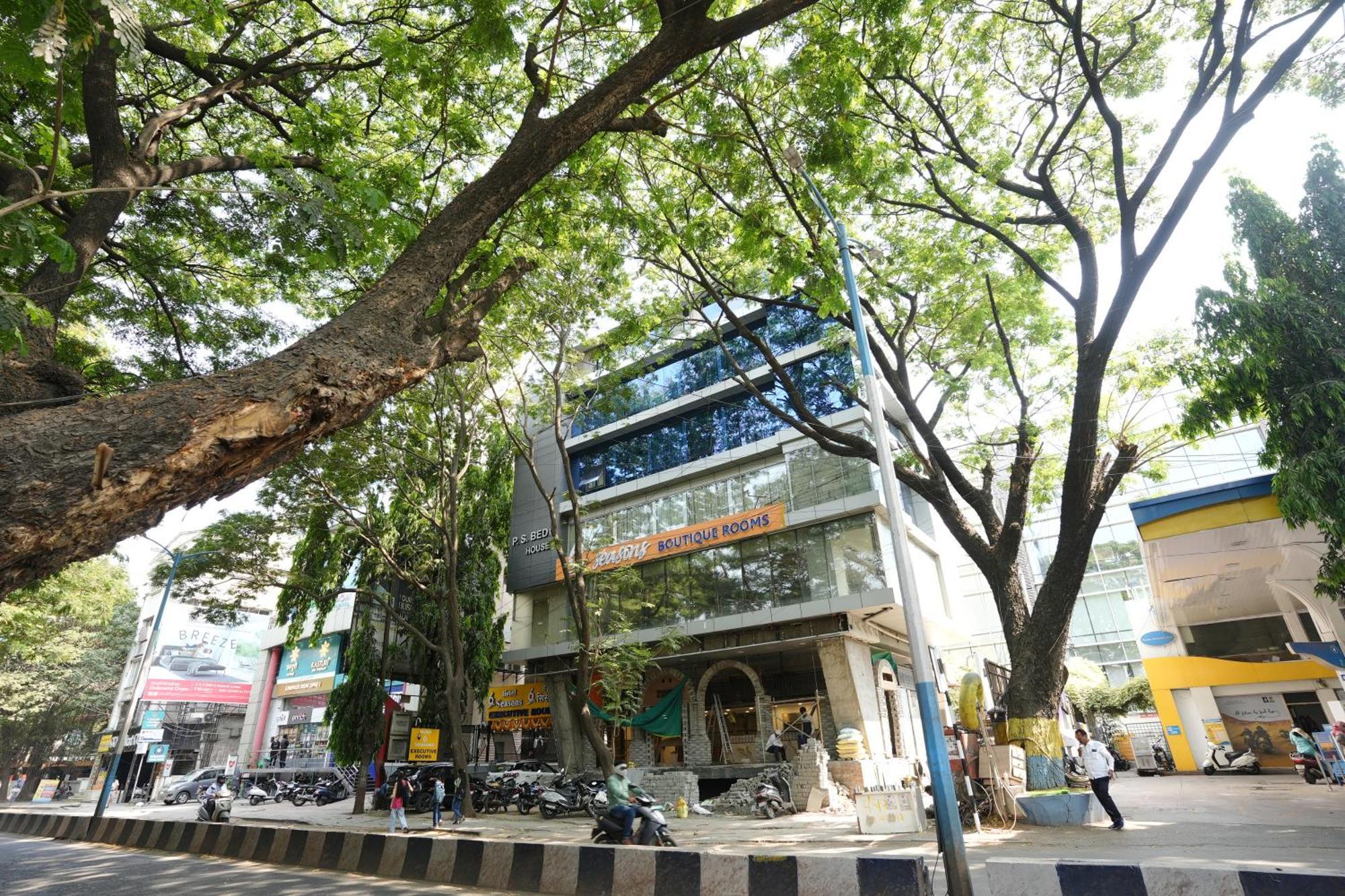 Hotel 6 Seasons, Koregoan Park, Pune Bagian luar foto